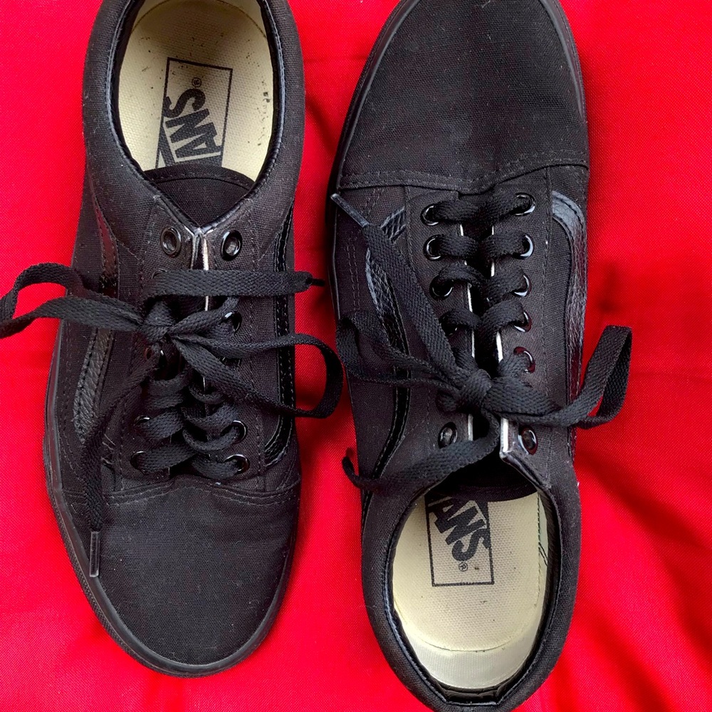 Woman’s Black Old Skool vans